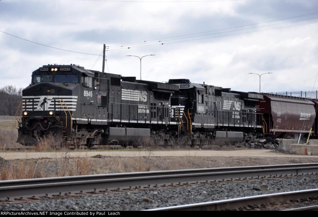 Grain train rolls west past Red Rock